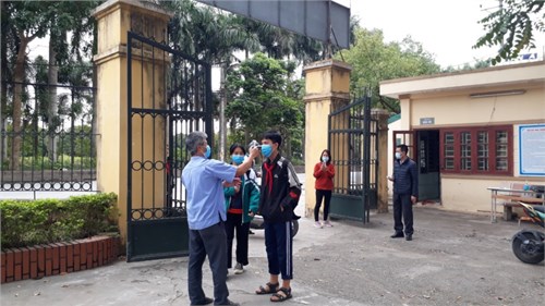 Học sinh trường THCS Phú Thị trở lại trường sau đợt dịch Covid-19